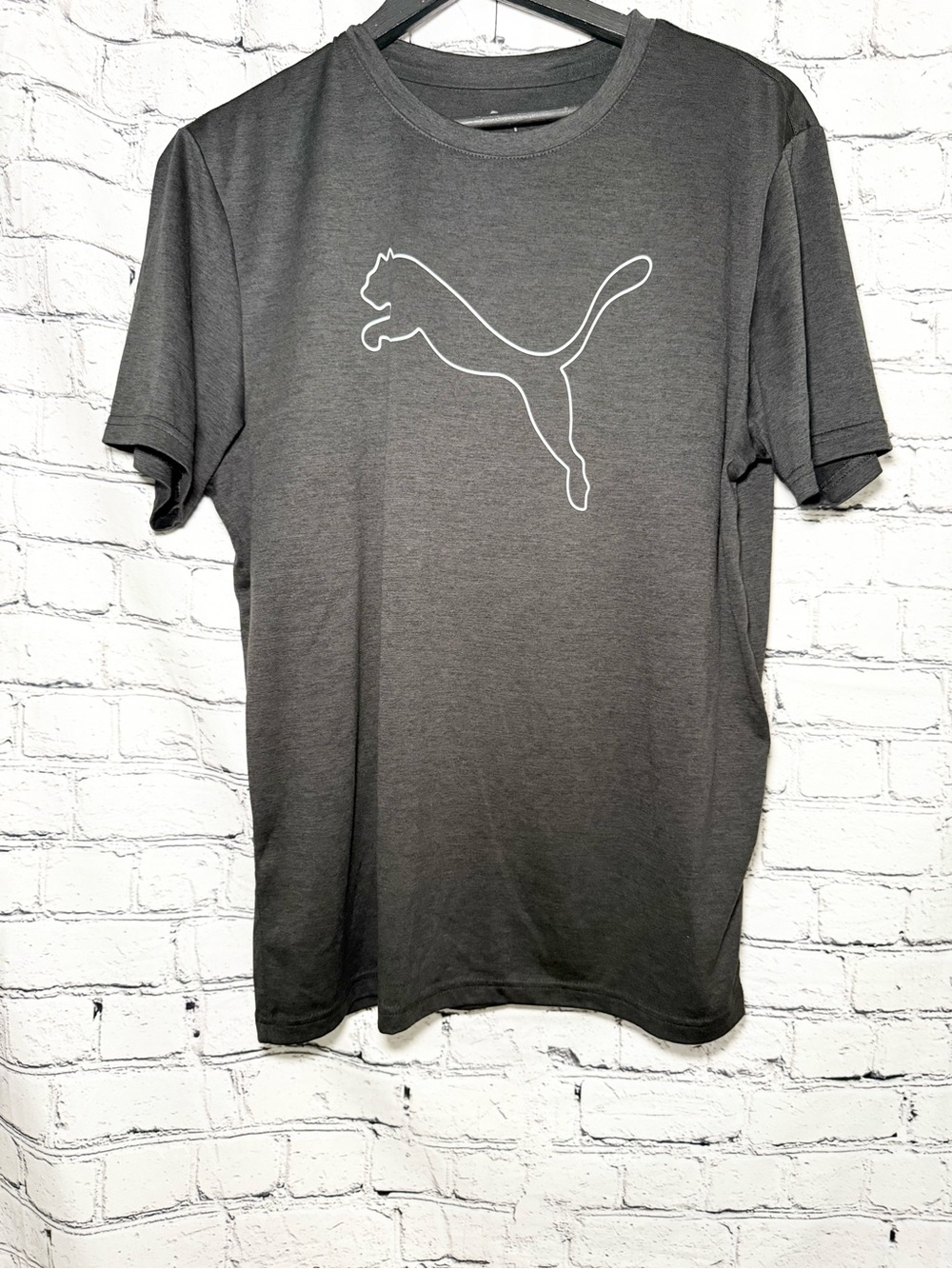 Puma. Gray graphic tee. Size M